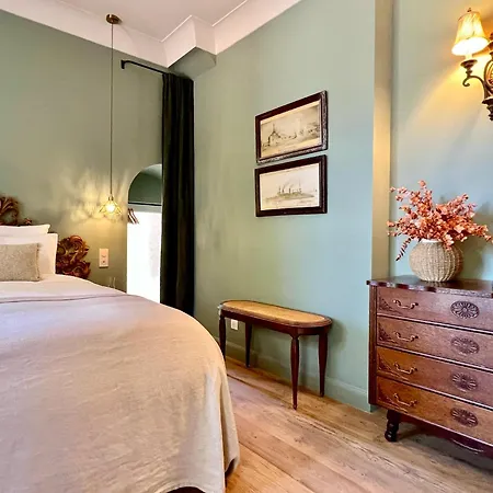 Chateau Pascalette Bed & Breakfast *