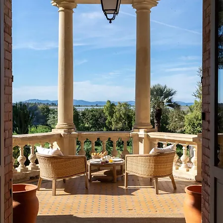 Chateau Pascalette Bed & Breakfast *