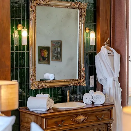 Chateau Pascalette Bed & Breakfast *