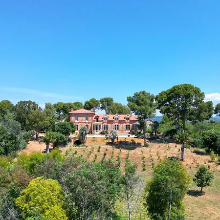 לינה וארוחת בוקר Chateau Pascalette