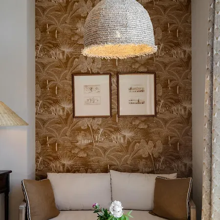 Chateau Pascalette Couette-café 3*