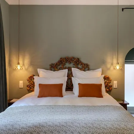 לינה וארוחת בוקר Chateau Pascalette 4*