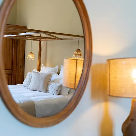 לינה וארוחת בוקר Chateau Pascalette 4*