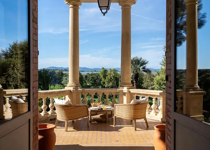 Chateau Pascalette Couette-café 4*