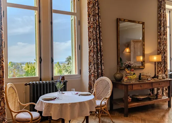 Couette-café Chateau Pascalette 4*