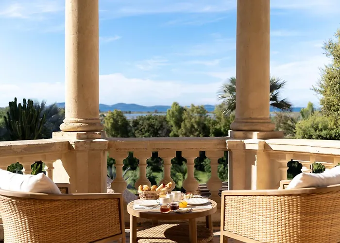 Couette-café Chateau Pascalette La Londe-les-Maures