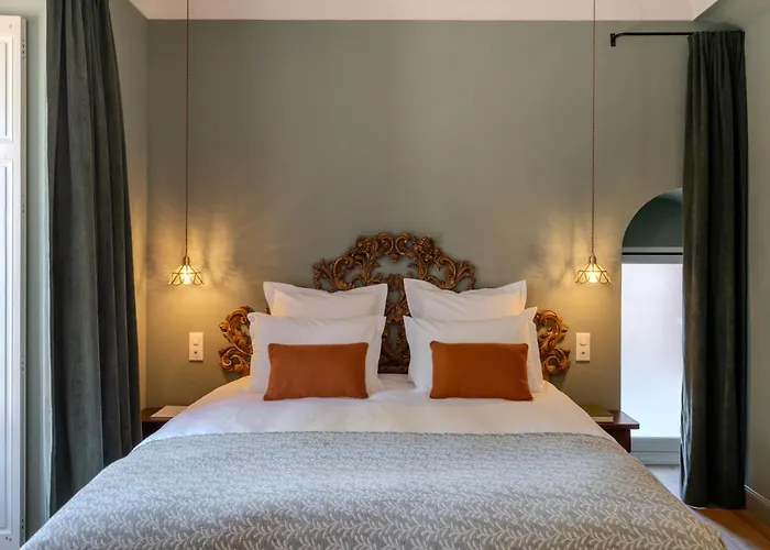 Couette-café Chateau Pascalette 4*